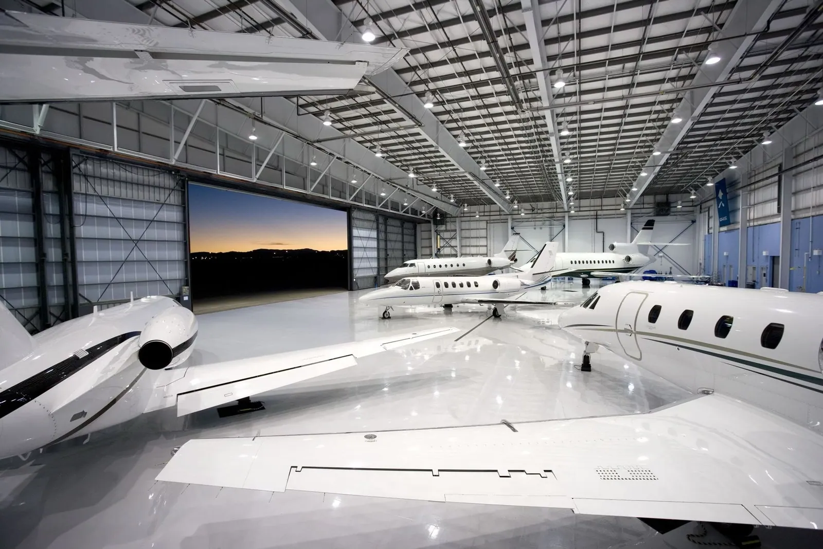 Atlantic Aviation PDX private FBO jet limousine service — Marquee Chauffeur