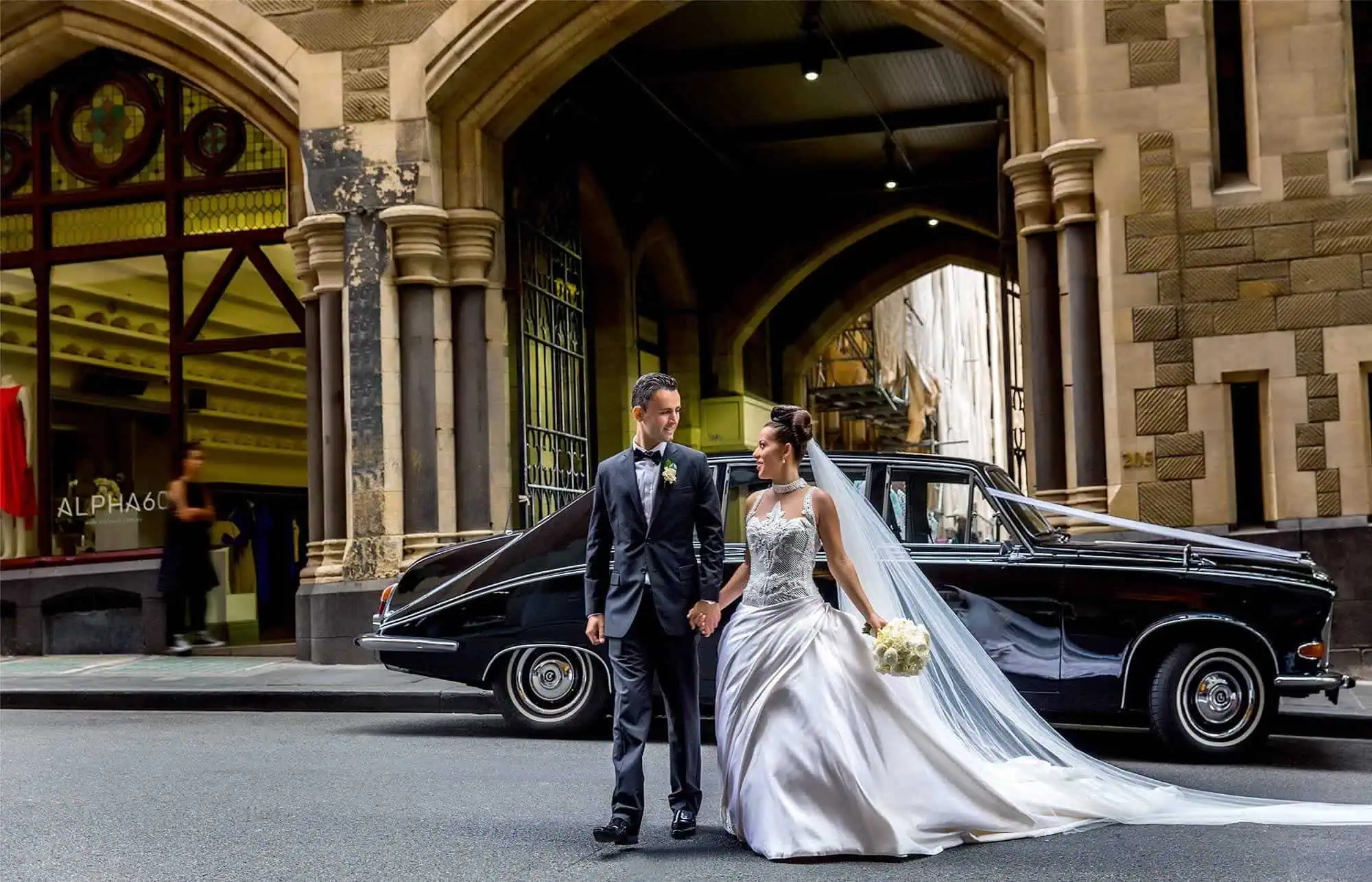 Portland wedding day bridal party arrival and portrait staging