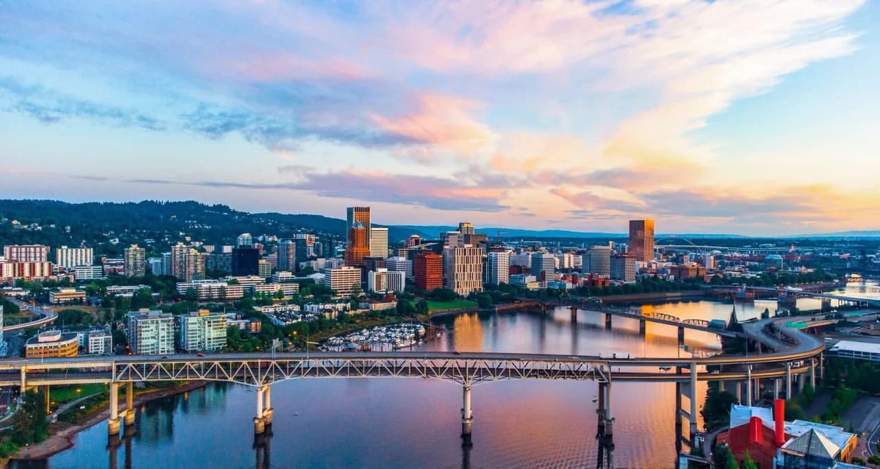 Oneonta Gorge chauffeur day trip Portland Columbia River Gorge slot canyon Multnomah Falls Vista House Marquee